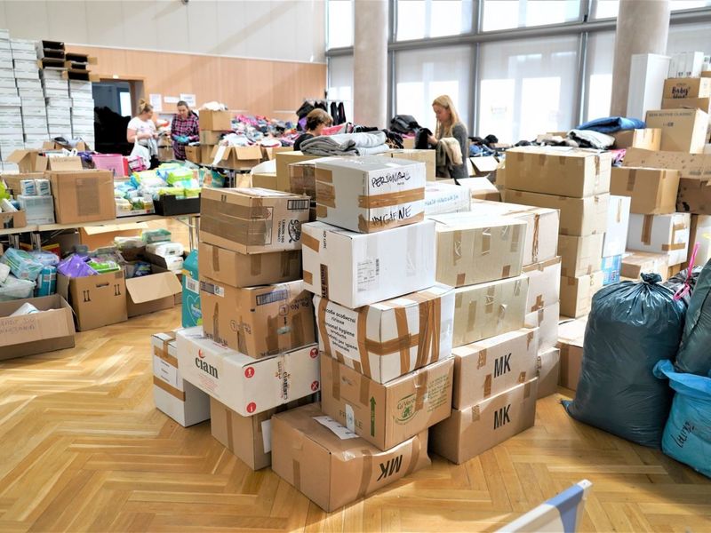 Lubuskie Samorządowe Centrum Pomocowe działa pod dwoma adresami: w Zielonej Górze - Sala Kolumnowa Urzędu Marszałkowskiego przy ul. Podgórnej 7, w Gorzowie Wlkp. - biuro zamiejscowe UMWL przy ul. Mościckiego 6. Centra Pomocowe czynne są: od poniedziałku do piątku w godzinach od 8.00 do 18.00, w sobotę i niedzielę w godzinach od 12.00 do 17.00.