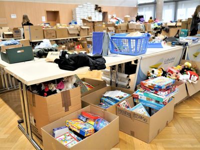 Lubuskie Samorządowe Centrum Pomocowe działa pod dwoma adresami: w Zielonej Górze - Sala Kolumnowa Urzędu Marszałkowskiego przy ul. Podgórnej 7, w Gorzowie Wlkp. - biuro zamiejscowe UMWL przy ul. Mościckiego 6. Centra Pomocowe czynne są: od poniedziałku do piątku w godzinach od 8.00 do 18.00, w sobotę i niedzielę w godzinach od 12.00 do 17.00.