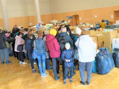 Lubuskie Samorządowe Centrum Pomocowe działa pod dwoma adresami: w Zielonej Górze - Sala Kolumnowa Urzędu Marszałkowskiego przy ul. Podgórnej 7, w Gorzowie Wlkp. - biuro zamiejscowe UMWL przy ul. Mościckiego 6. Centra Pomocowe czynne są: od poniedziałku do piątku w godzinach od 8.00 do 18.00, w sobotę i niedzielę w godzinach od 12.00 do 17.00.