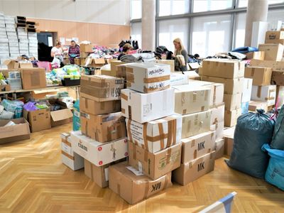 Lubuskie Samorządowe Centrum Pomocowe działa pod dwoma adresami: w Zielonej Górze - Sala Kolumnowa Urzędu Marszałkowskiego przy ul. Podgórnej 7, w Gorzowie Wlkp. - biuro zamiejscowe UMWL przy ul. Mościckiego 6. Centra Pomocowe czynne są: od poniedziałku do piątku w godzinach od 8.00 do 18.00, w sobotę i niedzielę w godzinach od 12.00 do 17.00.