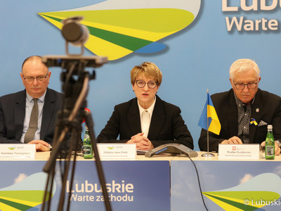 Uczestnicy konferencji prasowej "Samorządowy Sztab Humanitarny działa"