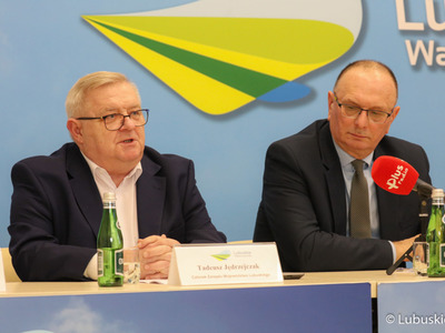Uczestnicy konferencji prasowej "Samorządowy Sztab Humanitarny działa"