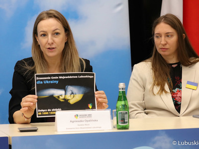 Uczestnicy konferencji prasowej "Samorządowy Sztab Humanitarny działa"