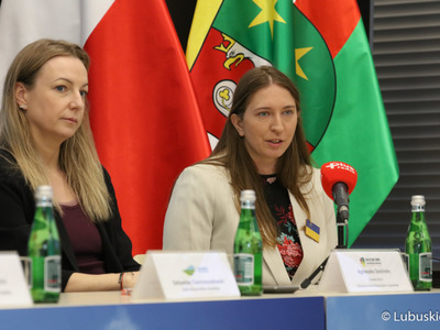 Uczestnicy konferencji prasowej "Samorządowy Sztab Humanitarny działa"