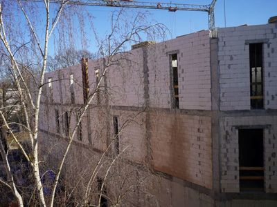 Marzec 2022 r. Jeszcze trochę i budowlańcy zamkną najwyższą – trzecią - kondygnację Sceny Lalkowej Lubuskiego Teatru, który wyrosła na pl. Teatralnym w Zielonej Górze. 