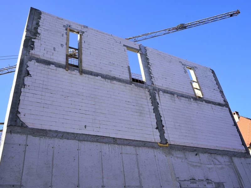 Marzec 2022 r. Jeszcze trochę i budowlańcy zamkną najwyższą – trzecią - kondygnację Sceny Lalkowej Lubuskiego Teatru, który wyrosła na pl. Teatralnym w Zielonej Górze.