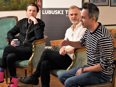 W sobotę, 26 marca 2022 r. - w przededniu Międzynarodowego Dnia Teatru – premiera „Kanadyjskich sukienek” Macieja Archona Michalskiego na scenie Lubuskiego Teatru w Zielonej Górze.