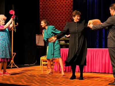 W sobotę, 26 marca 2022 r. - w przededniu Międzynarodowego Dnia Teatru – premiera „Kanadyjskich sukienek” Macieja Archona Michalskiego na scenie Lubuskiego Teatru w Zielonej Górze.