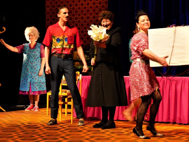 W sobotę, 26 marca 2022 r. - w przededniu Międzynarodowego Dnia Teatru – premiera „Kanadyjskich sukienek” Macieja Archona Michalskiego na scenie Lubuskiego Teatru w Zielonej Górze.