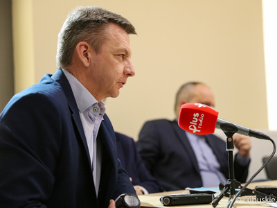 Uczestnicy konferencji prasowej w Ośrodku Radioterapii gorzowskiego szpitala 