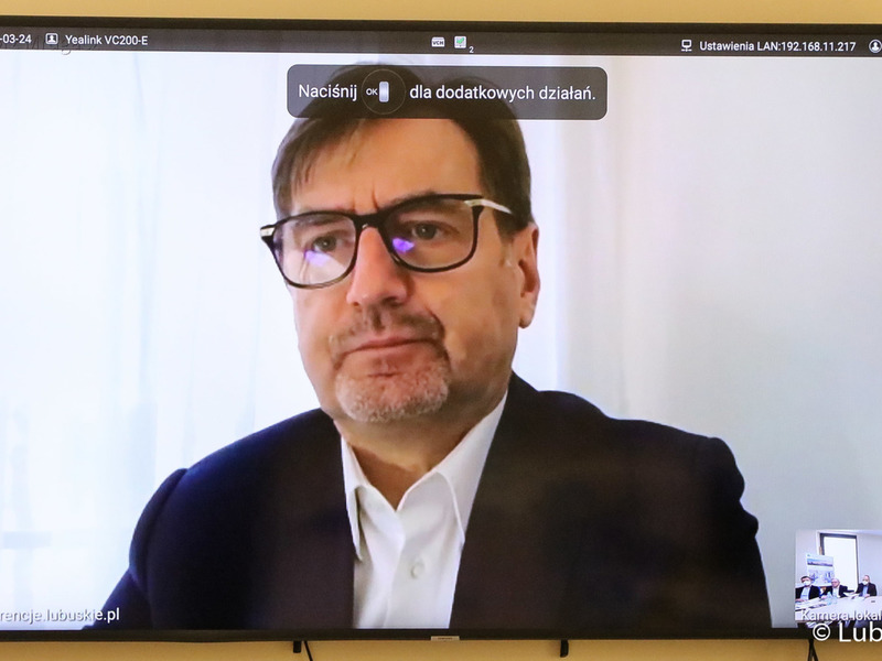 Uczestnicy konferencji prasowej w Ośrodku Radioterapii gorzowskiego szpitala
