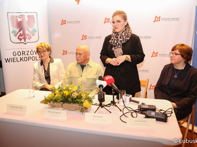 Wystawa Andrzeja Pągowskiego "Wajda na nowo"