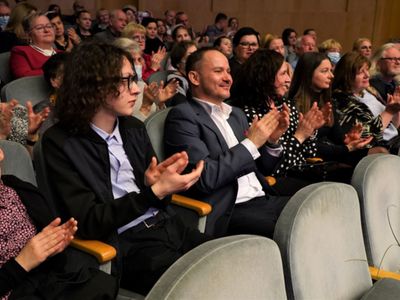 Porywający koncert pod batutą dyrygentki Marty Kluczyńskiej zakończył 25 marca 2022 r. Miesiąc Kobiet w Filharmonii Zielonogórskiej. Wydarzenie prowadziła honorowa Ambasadorka Województwa Lubuskiego Joanna Brodzik. Solistką była wiolonczelistka Weronika Strugała. 