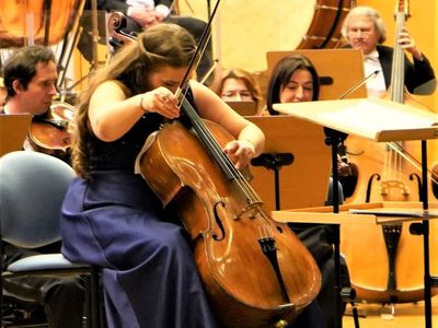 Porywający koncert pod batutą dyrygentki Marty Kluczyńskiej zakończył 25 marca 2022 r. Miesiąc Kobiet w Filharmonii Zielonogórskiej. Wydarzenie prowadziła honorowa Ambasadorka Województwa Lubuskiego Joanna Brodzik. Solistką była wiolonczelistka Weronika Strugała. 