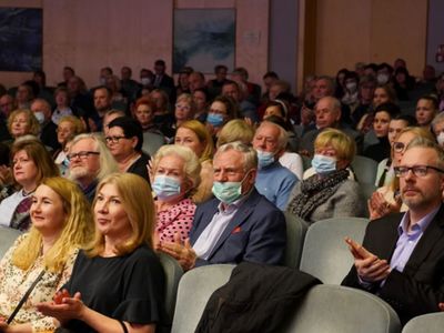 Porywający koncert pod batutą dyrygentki Marty Kluczyńskiej zakończył 25 marca 2022 r. Miesiąc Kobiet w Filharmonii Zielonogórskiej. Wydarzenie prowadziła honorowa Ambasadorka Województwa Lubuskiego Joanna Brodzik. Solistką była wiolonczelistka Weronika Strugała. 