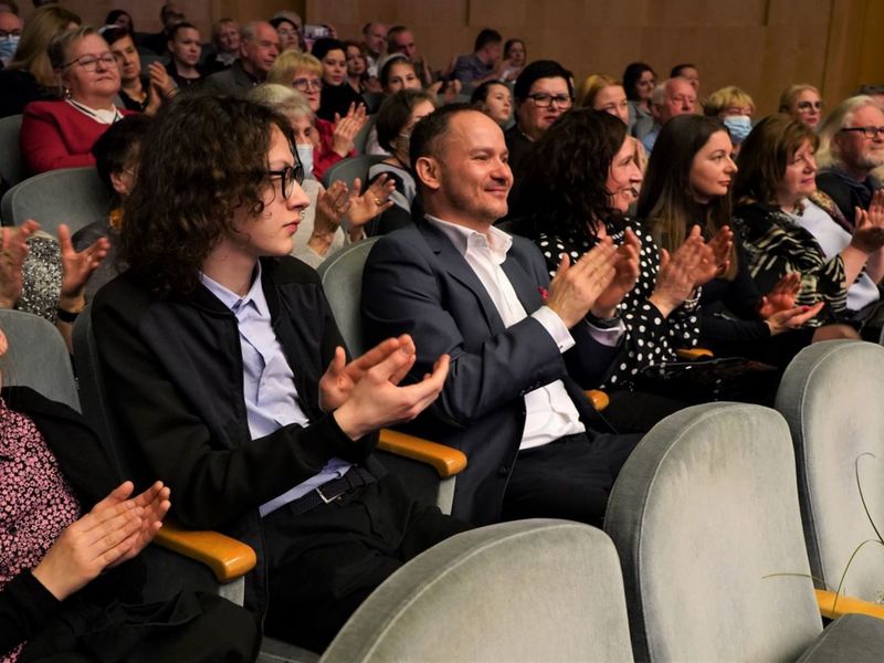 Porywający koncert pod batutą dyrygentki Marty Kluczyńskiej zakończył 25 marca 2022 r. Miesiąc Kobiet w Filharmonii Zielonogórskiej. Wydarzenie prowadziła honorowa Ambasadorka Województwa Lubuskiego Joanna Brodzik. Solistką była wiolonczelistka Weronika Strugała.