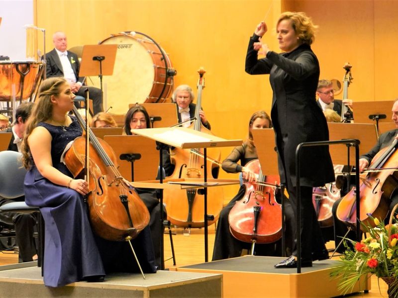 Porywający koncert pod batutą dyrygentki Marty Kluczyńskiej zakończył 25 marca 2022 r. Miesiąc Kobiet w Filharmonii Zielonogórskiej. Wydarzenie prowadziła honorowa Ambasadorka Województwa Lubuskiego Joanna Brodzik. Solistką była wiolonczelistka Weronika Strugała.