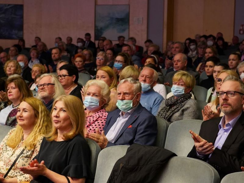 Porywający koncert pod batutą dyrygentki Marty Kluczyńskiej zakończył 25 marca 2022 r. Miesiąc Kobiet w Filharmonii Zielonogórskiej. Wydarzenie prowadziła honorowa Ambasadorka Województwa Lubuskiego Joanna Brodzik. Solistką była wiolonczelistka Weronika Strugała.
