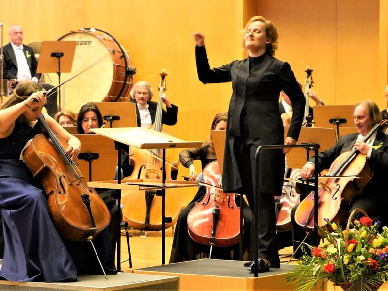 Porywający koncert pod batutą dyrygentki Marty Kluczyńskiej zakończył 25 marca 2022 r. Miesiąc Kobiet w Filharmonii Zielonogórskiej. Wydarzenie prowadziła honorowa Ambasadorka Województwa Lubuskiego Joanna Brodzik. Solistką była wiolonczelistka Weronika Strugała.