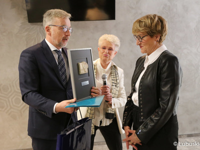 Marszałek Elżbieta Anna Polak odebrała odznaczenie "Laur Asklepiosa"