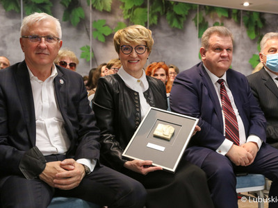 Marszałek Elżbieta Anna Polak odebrała odznaczenie "Laur Asklepiosa"