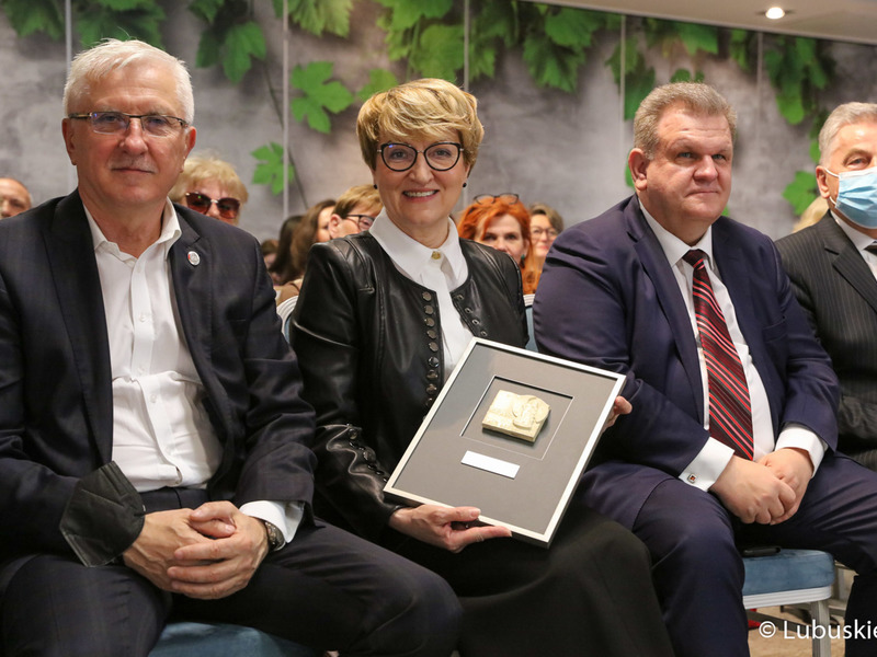 Marszałek Elżbieta Anna Polak odebrała odznaczenie "Laur Asklepiosa"