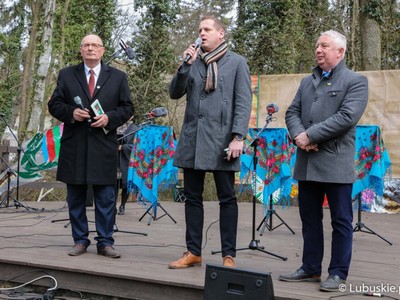 Wicemarszałkowie Stanisław Tomczyszyn i Łukasz Porycki na Kaziukach w zielonogórskim skansenie
