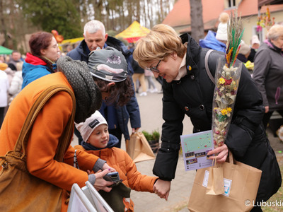 Marszałek Elżbieta Anna Polak na Kaziukach w zielonogórskim skansenie
