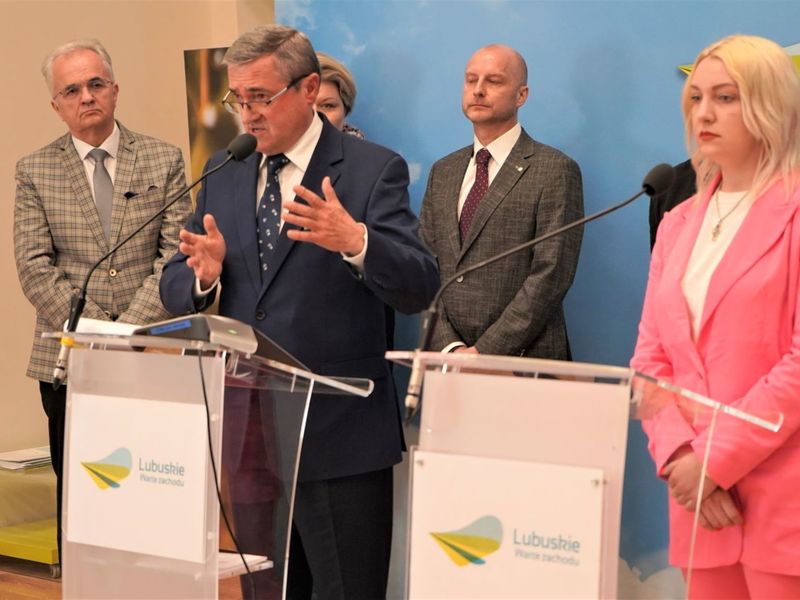 Uczestnicy II części konferencji prasowej