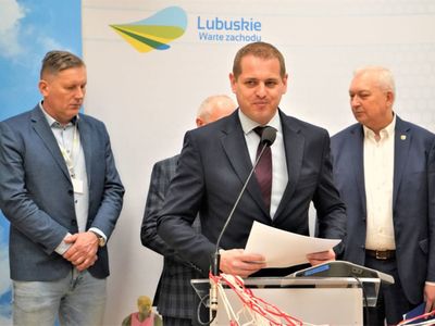 8 kwietnia 2022 r. - konferencja prasowa w Urzędzie Marszałkowskim Województwa Lubuskiego w Zielonej Górze, poświęcona Programom Inwestycyjnym „Lubuska Baza Turystyczna” i „Lubuska Baza Sportowa”