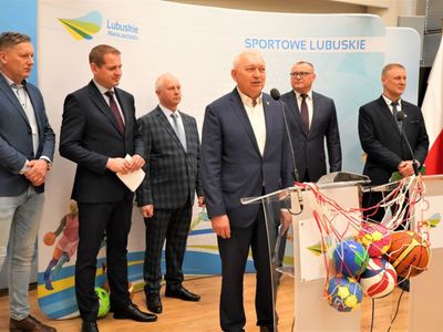 8 kwietnia 2022 r. - konferencja prasowa w Urzędzie Marszałkowskim Województwa Lubuskiego w Zielonej Górze, poświęcona Programom Inwestycyjnym „Lubuska Baza Turystyczna” i „Lubuska Baza Sportowa”