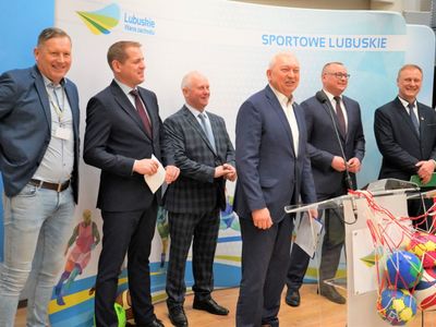 8 kwietnia 2022 r. - konferencja prasowa w Urzędzie Marszałkowskim Województwa Lubuskiego w Zielonej Górze, poświęcona Programom Inwestycyjnym „Lubuska Baza Turystyczna” i „Lubuska Baza Sportowa”