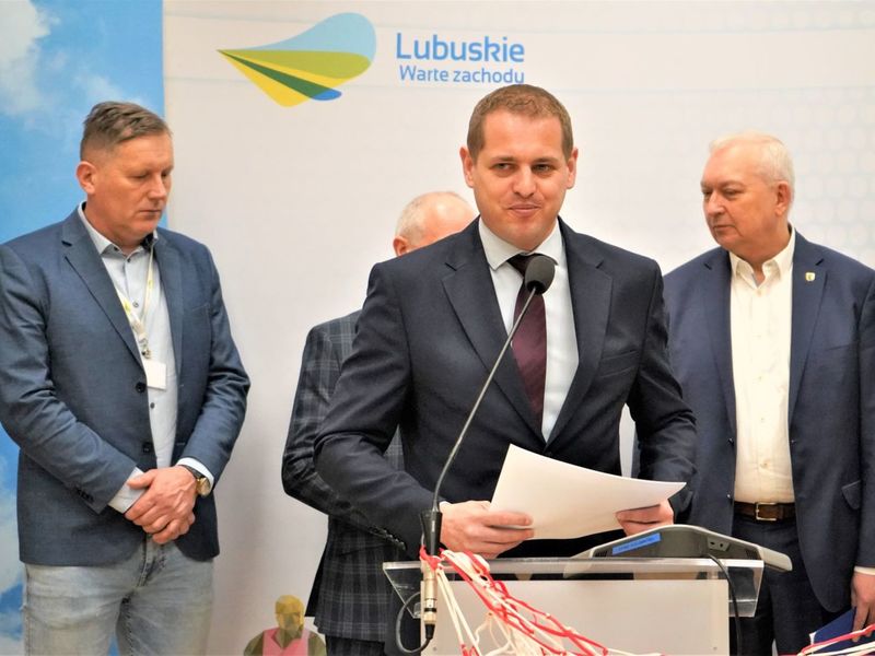 8 kwietnia 2022 r. - konferencja prasowa w Urzędzie Marszałkowskim Województwa Lubuskiego w Zielonej Górze, poświęcona Programom Inwestycyjnym „Lubuska Baza Turystyczna” i „Lubuska Baza Sportowa”