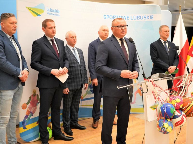 8 kwietnia 2022 r. - konferencja prasowa w Urzędzie Marszałkowskim Województwa Lubuskiego w Zielonej Górze, poświęcona Programom Inwestycyjnym „Lubuska Baza Turystyczna” i „Lubuska Baza Sportowa”