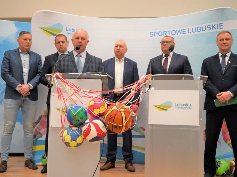 8 kwietnia 2022 r. - konferencja prasowa w Urzędzie Marszałkowskim Województwa Lubuskiego w Zielonej Górze, poświęcona Programom Inwestycyjnym „Lubuska Baza Turystyczna” i „Lubuska Baza Sportowa”