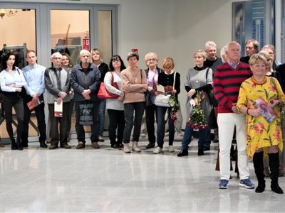 Tłumy przybyły w piątek, 8 kwietnia 2022 roku do Muzeum Ziemi Lubuskiej w Zielonej Górze na otwarcie wystawy prac Zdzisława Franciszka Bazylewicza - „Czasu nie liczę”. 