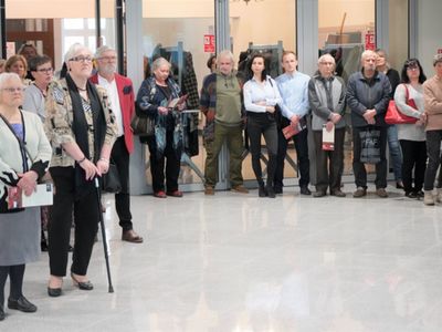 Tłumy przybyły w piątek, 8 kwietnia 2022 roku do Muzeum Ziemi Lubuskiej w Zielonej Górze na otwarcie wystawy prac Zdzisława Franciszka Bazylewicza - „Czasu nie liczę”. 