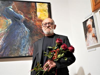 Tłumy przybyły w piątek, 8 kwietnia 2022 roku do Muzeum Ziemi Lubuskiej w Zielonej Górze na otwarcie wystawy prac Zdzisława Franciszka Bazylewicza - „Czasu nie liczę”. 