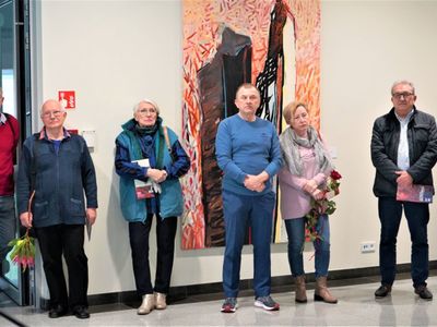 Tłumy przybyły w piątek, 8 kwietnia 2022 roku do Muzeum Ziemi Lubuskiej w Zielonej Górze na otwarcie wystawy prac Zdzisława Franciszka Bazylewicza - „Czasu nie liczę”. 