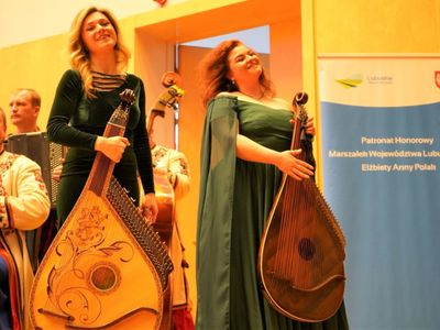 11 kwietnia 2022 r. Koncert „Z Ukrainą w Sercu” Narodowej Kapeli Bandurzystów Ukrainy im. Georgy Maiboroda w Filharmonii Zielonogórskiej objęła honorowym patronatem marszałek województwa lubuskiego Elżbieta Anna Polak