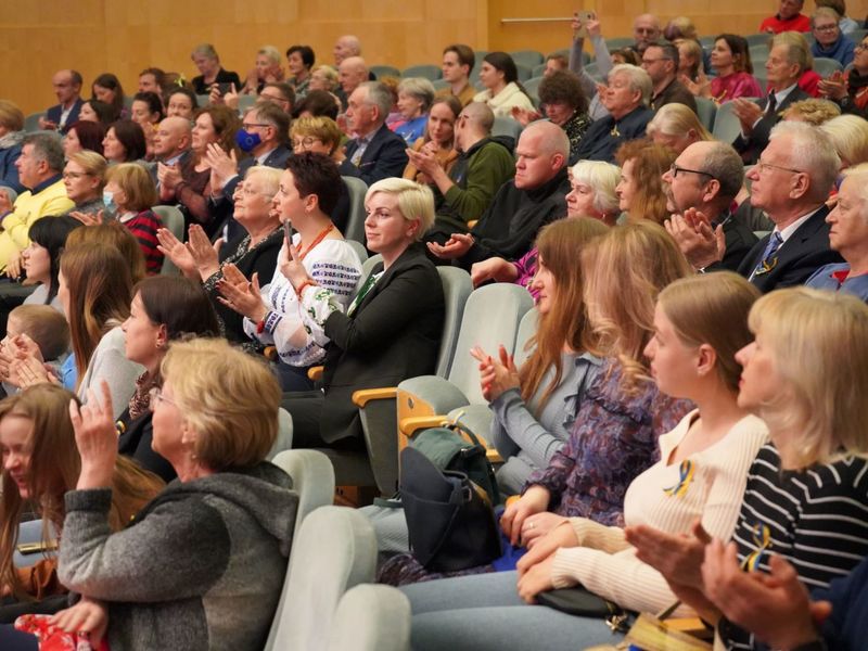 11 kwietnia 2022 r. Koncert „Z Ukrainą w Sercu” Narodowej Kapeli Bandurzystów Ukrainy im. Georgy Maiboroda w Filharmonii Zielonogórskiej objęła honorowym patronatem marszałek województwa lubuskiego Elżbieta Anna Polak