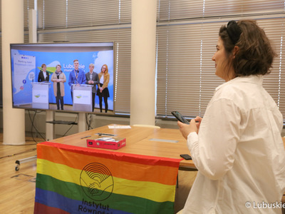 Uczestnicy konferencji prasowej dot. patronatu Marszałek Województwa Lubuskiego nad tegoroczną edycją projektu Ranking Szkół Przyjaznych LGBTQ 
