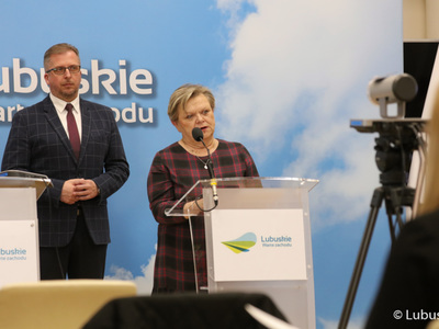 Kierowniczka Wydziału Kultury w Departamencie Infrastruktury Społecznej UMWL Iwona Peryt - Gierasimczuk podczas konferencji prasowej poświęconej dotacjom na zabytki w województwie lubuskim