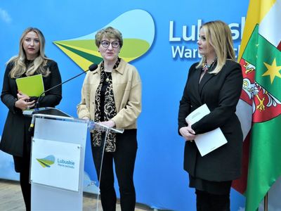 22 kwietnia 2022 r. marszałek Elżbieta Anna Polak spotkała się z radną województwa lubuskiego Annę Synowiec i pochodzącą z Gorzowa, a mieszkającą w Szkocji Agnieszką Ford. Razem wzięły udział w konferencji prasowej na temat pomocy dla Ukrainy. 