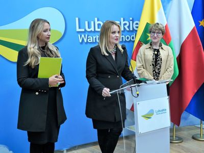 22 kwietnia 2022 r. marszałek Elżbieta Anna Polak spotkała się z radną województwa lubuskiego Annę Synowiec i pochodzącą z Gorzowa, a mieszkającą w Szkocji Agnieszką Ford. Razem wzięły udział w konferencji prasowej na temat pomocy dla Ukrainy. 