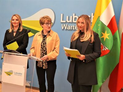 22 kwietnia 2022 r. marszałek Elżbieta Anna Polak spotkała się z radną województwa lubuskiego Annę Synowiec i pochodzącą z Gorzowa, a mieszkającą w Szkocji Agnieszką Ford. Razem wzięły udział w konferencji prasowej na temat pomocy dla Ukrainy. 