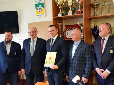  Nawadnianie boisk - wręczenie umów 