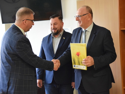  Nawadnianie boisk - wręczenie umów 