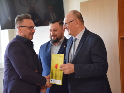  Nawadnianie boisk - wręczenie umów 
