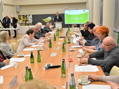 25 kwietnia 2022 r. w Urzędzie Marszałkowskim Województwa Lubuskiego w Zielonej Górze odbyła się V sesja Lubuskiego Sejmiku Seniorów II kadencji.